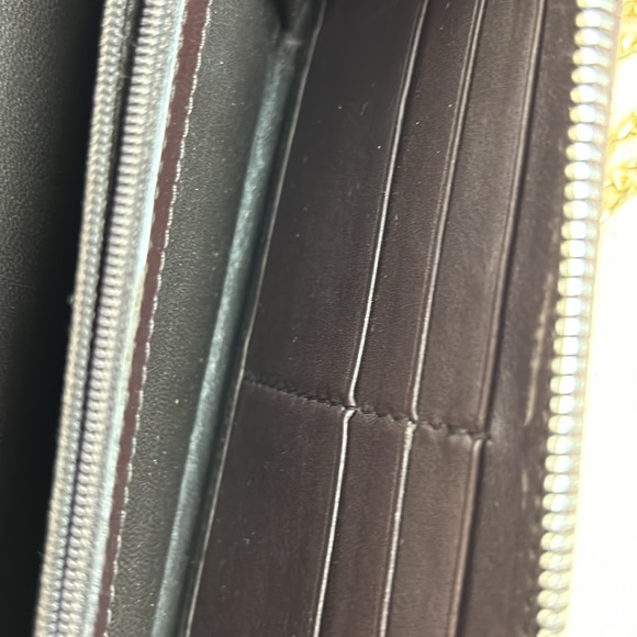 Gucci  Snap Closure Crossbody Mini Black Leather wallet - Picture 6 of 8